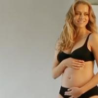 Teresa Palmer enceinte : En sous-vêtements pour dévoiler son adorable baby bump