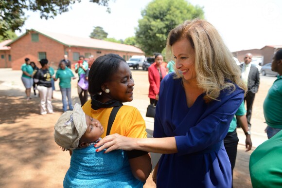 Valérie Trierweiler, lors d'une visite à l'hôpital pour enfants de Natalspruit à Johannesburg, le 14 octobre 2013