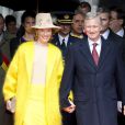  Joyeuse entrée très colorée du roi Philippe et de la reine Mathilde de Belgique à Liège le 11 octobre 2013. Le manteau jaune poussin de la reine a fait piailler ! 