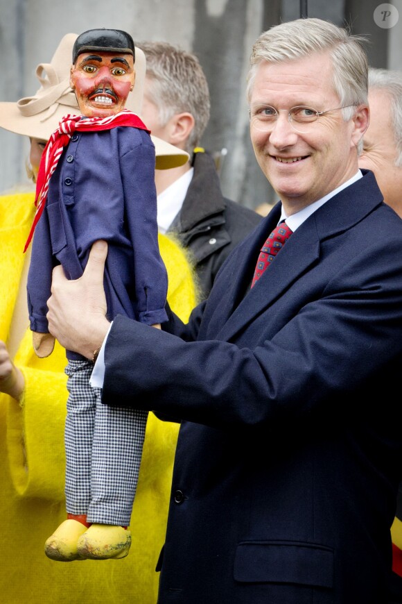 Joyeuse entrée du roi Philippe et de la reine Mathilde de Belgique à Liège le 11 octobre 2013. Le manteau jaune poussin de la reine a fait piailler !
