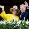 Joyeuse entrée du roi Philippe et de la reine Mathilde de Belgique à Liège le 11 octobre 2013. Le manteau jaune poussin de la reine a fait piailler !