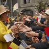 Joyeuse entrée du roi Philippe et de la reine Mathilde de Belgique à Liège le 11 octobre 2013. Le manteau jaune poussin de la reine a fait piailler !