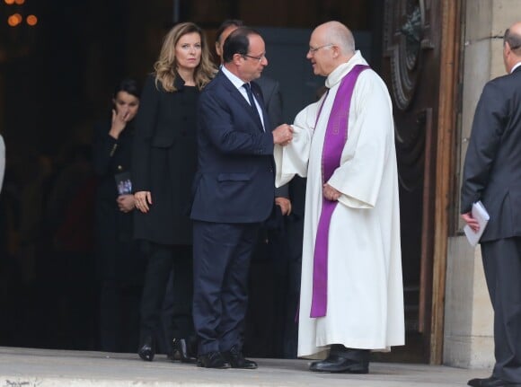 Valérie Trierweiler et François Hollande à la sortie des obsèques de Patrice Chéreau en l'Eglise Saint-Sulpice à Paris, le 16 octobre 2013.