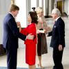 Le roi Willem-Alexander et la reine Maxima des Pays-Bas étaient reçus à Stockholm le 14 octobre 2013 par le roi Carl XVI Gustaf de Suède, la reine Silvia, la princesse Victoria, le prince Daniel et le prince Carl Philip pour leur visite inaugurale.