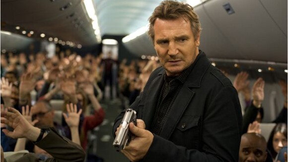 Liam Neeson: Héros 'Non-Stop', il casse des bras pour sauver Julianne Moore