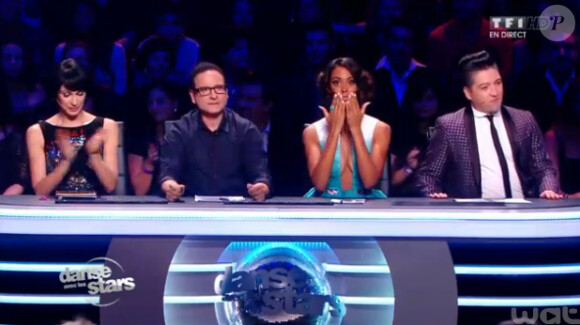 Shy'm, très très sexy, dévoile sa poitrine dans une robe qui a fait le buzz dand Danse avec les stars 4 sur TF1 le samedi 19 octobre 2013
