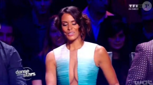 Shy'm, très très sexy, dévoile sa poitrine dans une robe qui a fait le buzz dand Danse avec les stars 4 sur TF1 le samedi 19 octobre 2013
