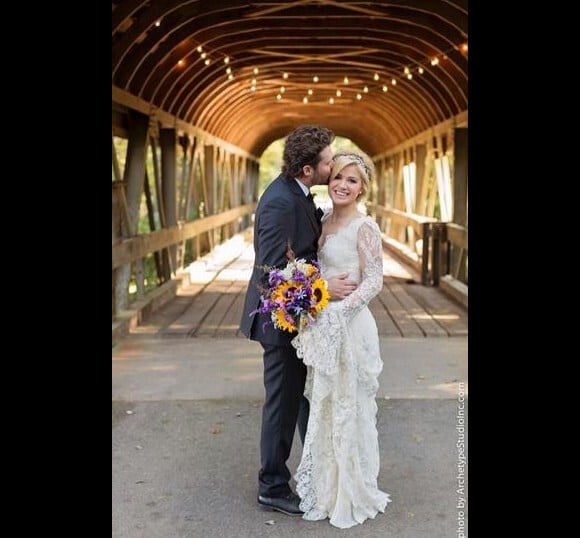 Kelly Clarkson s'est mariée à Brandon Blackstock lors d'une cérémonie intime et bucolique, le dimanche 20 octobre 2013.