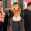 Kim Kardashian, sous bonne escorte et accompagnée de sa mère Kris Jenner, quitte un hôtel à San Francisco. Le 22 octobre 2013.