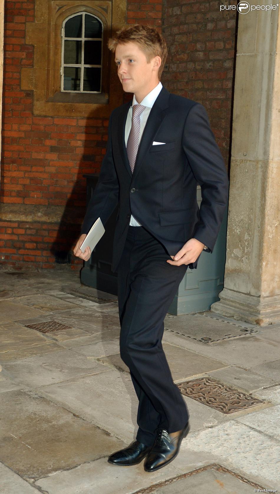  Hugh Grosvenor, le plus jeune parrain (21 ans), au baptême du prince George de Cambridge, premier enfant du prince William et de Kate Middleton, en la chapelle royale du palais Saint James, à Londres, le 23 octobre 2013. 