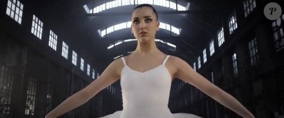 Grand Corps Malade met en scène une danseuse étoile dans le clip de son nouveau single intitulé Funambule.