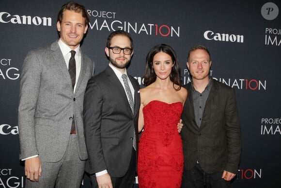 Abigail Spencer, Josh Pence, Julian Higgins posent lors de la soirée Global Premiere of Canon's "Project Imaginat10n" Film Festival à New York City, le 24 octobre 2013.