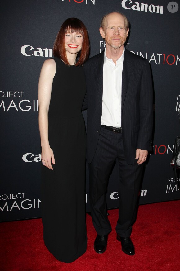 Bryce Dallas Howard et Ron Howard posent lors de la soirée Global Premiere of Canon's "Project Imaginat10n" Film Festival à New York City, le 24 octobre 2013.