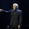 Charles Aznavour en concert au Royal Albert Hall à Londres, le vendredi 25 octobre 2013.