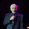 Le pilier de la chanson française Charles Aznavour en concert au Royal Albert Hall à Londres, le 25 octobre 2013.