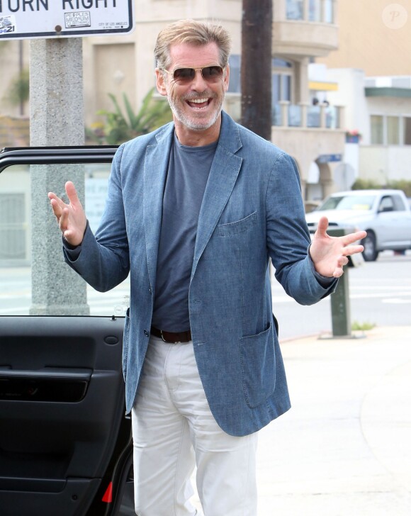 Pierce Brosnan sur le tournage du film "How to Make Love Like an Englishman" à Los Angeles, le 23 octobre 2013.