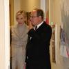Le prince Albert II de Monaco, accompagné par la princesse Charlene, à Philadelphie le 26 octobre 2013 pour la signature d'un partenariat entre le centre hospitalier Princesse Grace en principauté et le Penn Medicine, le CHU de la capitale de l'Etat de Pennsylvanie.