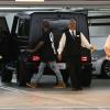Kim Kardashian et son fiancé Kanye West remontent à bord de leur 4x4 Mercedes-Benz après un dîner en tête à tête. Los Angeles, le 27 octobre 2013.