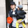 Miranda Kerr, Orlando Bloom et leur fils Flynn surpris dans le quartier de l'Upper East Side à New York. Le 28 octobre 2013.