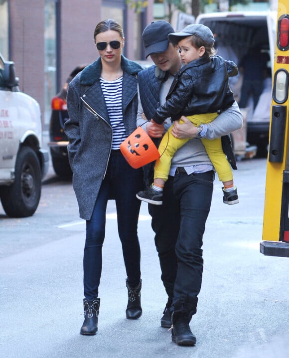 Miranda Kerr et Orlando Bloom à New York pour Halloween, avec leur fils Flynn, le lundi 28 octobre 2013.