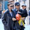 Miranda Kerr et Orlando Bloom à New York pour Halloween, avec leur petit Flynn, le lundi 28 octobre 2013.