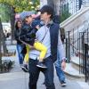 Orlando Bloom à New York pour Halloween, avec son petit Flynn, le lundi 28 octobre 2013.