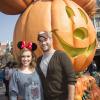 Alyssa Milano et son mari David Bugliari à Disneyland. Anaheim, le 26 octobre 2013.