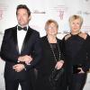 Hugh Jackman, Fay Duncan (présidente de la fondation Fight Cancer) et son épouse Deborra-Lee Furness assistent à l'Angel Ball de la fondation Gabrielle's Ange, au restaurant Cipriani. New York, le 29 octobre 2013.