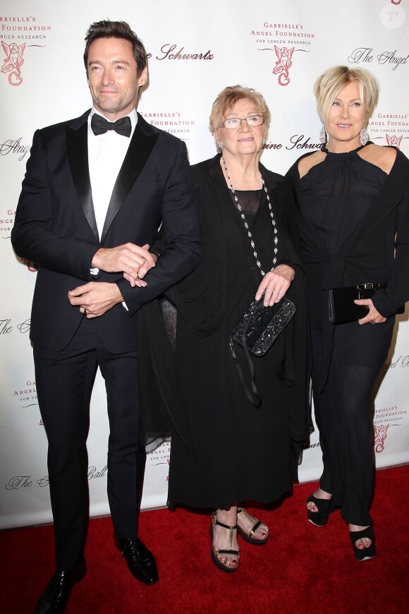 Hugh Jackman, Fay Duncan (présidente de la fondation Fight Cancer) et son épouse Deborra-Lee Furness assistent à l'Angel Ball de la fondation Gabrielle's Ange, au restaurant Cipriani. New York, le 29 octobre 2013.