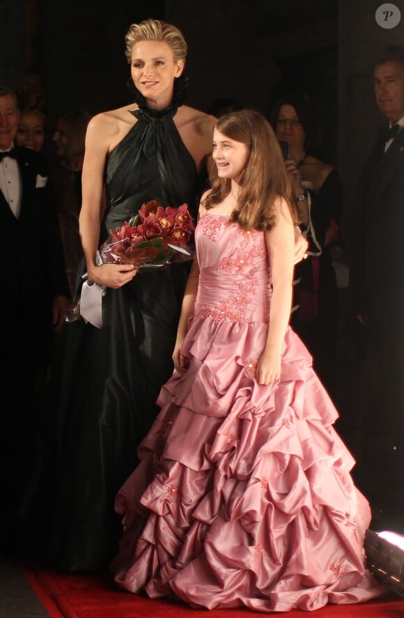 La jolie  princesse Charlene de Monaco et Maya Eisenberg lors de la soirée "Princess Grace Awards Gala 2013" à New York, le 30 octobre 2013.