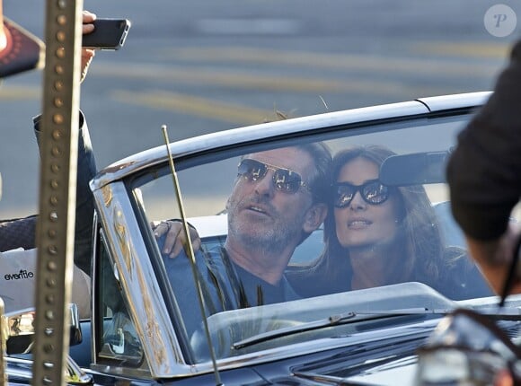 Pierce Brosnan et Salma Hayek sur le tournage du film How to Make Love Like an Englishman à Los Angeles, le 30 octobre 2013.