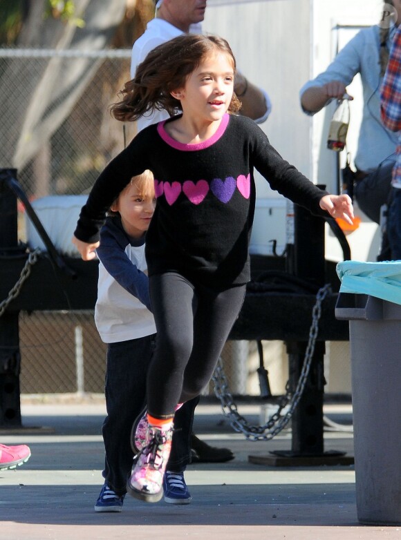Valentina Paloma Pinault, la fille de Salma Hayek, sur le tournage du film How to Make Love Like an Englishman à Los Angeles, le 30 octobre 2013.