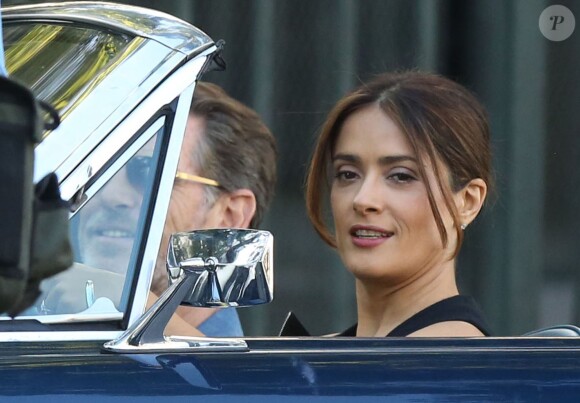 Pierce Brosnan et Salma Hayek en forme sur le tournage du film How to Make Love Like an Englishman à Los Angeles, le 30 octobre 2013.