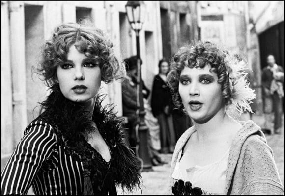 Véronique Genest et Marion Game sur le tournage de "Nana" en 1980.