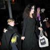 Liv Tyler et son fils Milo ont cherché des bonbons pour Halloween dans le quartier de West Village, à New York, le 31 octobre 2013.