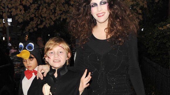 Liv Tyler met le paquet pour fêter Halloween avec son fils Milo