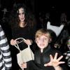 L'actrice Liv Tyler et son fils Milo ont cherché des bonbons pour Halloween dans le quartier de West Village, à New York, le 31 octobre 2013.