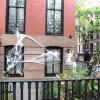 Liv Tyler a mis le paquet niveau déco pour Halloween, devant sa maison à New York, le 16 octobre 2013.