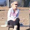 Britney Spears, hilare, assiste au match de football de ses fils à Woodland Hills (Los Angeles), le 2 novembre 2013.
