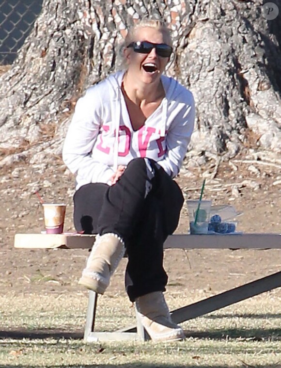 Britney Spears assiste au match de football de ses fils à Woodland Hills (Los Angeles), le 2 novembre 2013.