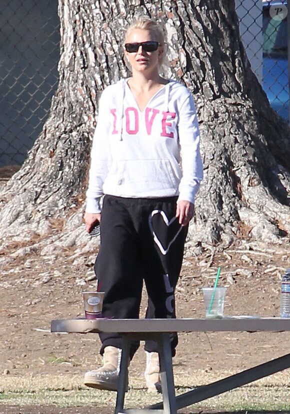 Britney Spears assiste au match de football de ses fils à Woodland Hills (Los Angeles), le 2 novembre 2013.