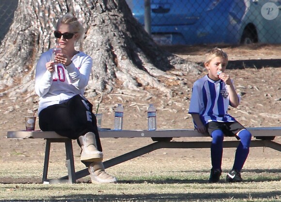 Britney Spears assiste au match de football de ses fils à Woodland Hills (Los Angeles), le 2 novembre 2013.