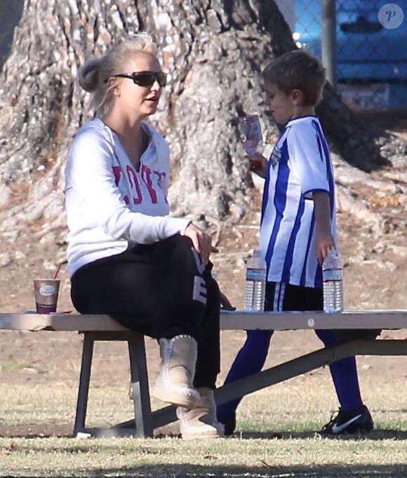 Britney Spears assiste au match de football de ses fils à Woodland Hills (Los Angeles), le 2 novembre 2013.