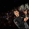 Novak Djokovic est venu à bout (7-5, 7-5) d'un très valeureux David Ferrer en finale du Masters 1000 de Paris-Bercy, le 3 novembre 2013. Sous les yeux du directeur du tournoi, Guy Forget, le Serbe a reçu son trophée des mains de Laura Flessel.
