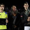 Novak Djokovic est venu à bout (7-5, 7-5) d'un très valeureux David Ferrer en finale du Masters 1000 de Paris-Bercy, le 3 novembre 2013. Sous les yeux du directeur du tournoi, Guy Forget, le Serbe a reçu son trophée des mains de Laura Flessel.