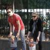 Anna Paquin et Stephen Moyer avec leurs enfants Charlie et Poppy au parc à New York le 2 novembre 2013.