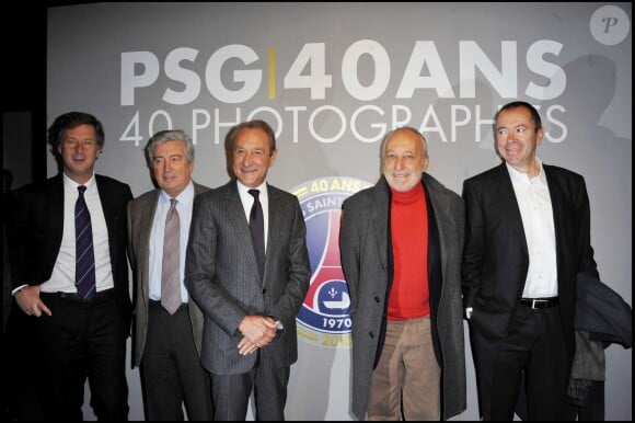 <p>Sébastien Bazin, Alain Cayzac, Bertrand Delanöe, François Berléand et Robin Leprox à Paris le 26 novembre 2010. </p>