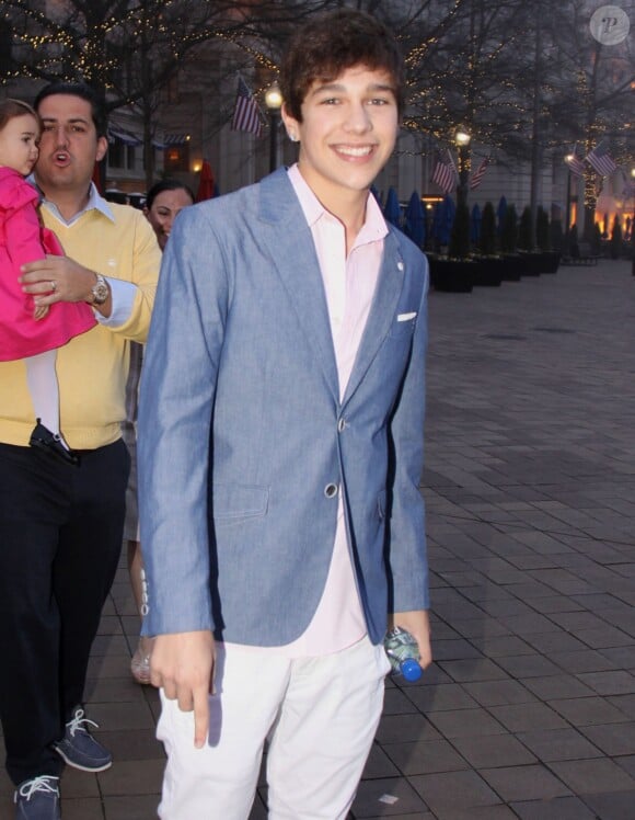 Austin Mahone arrive à la Maison Blanche pour célébrer Pâques, à Washington, le 1er avril 2013.