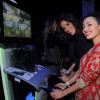 Laurie Cholewa et Hedia Charni se prennent au jeu lors de la soirée de lancement de Call of Duty : Ghosts (disponible le 5 novembre 2013) le 4 novembre 2013 au Yoyo, au Palais de Tokyo, à Paris.