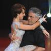 Le ténor Andrea Bocelli dans le "Danse avec les stars" italien avec sa partenaire Nancy à Rome le 2 novembre 2013.